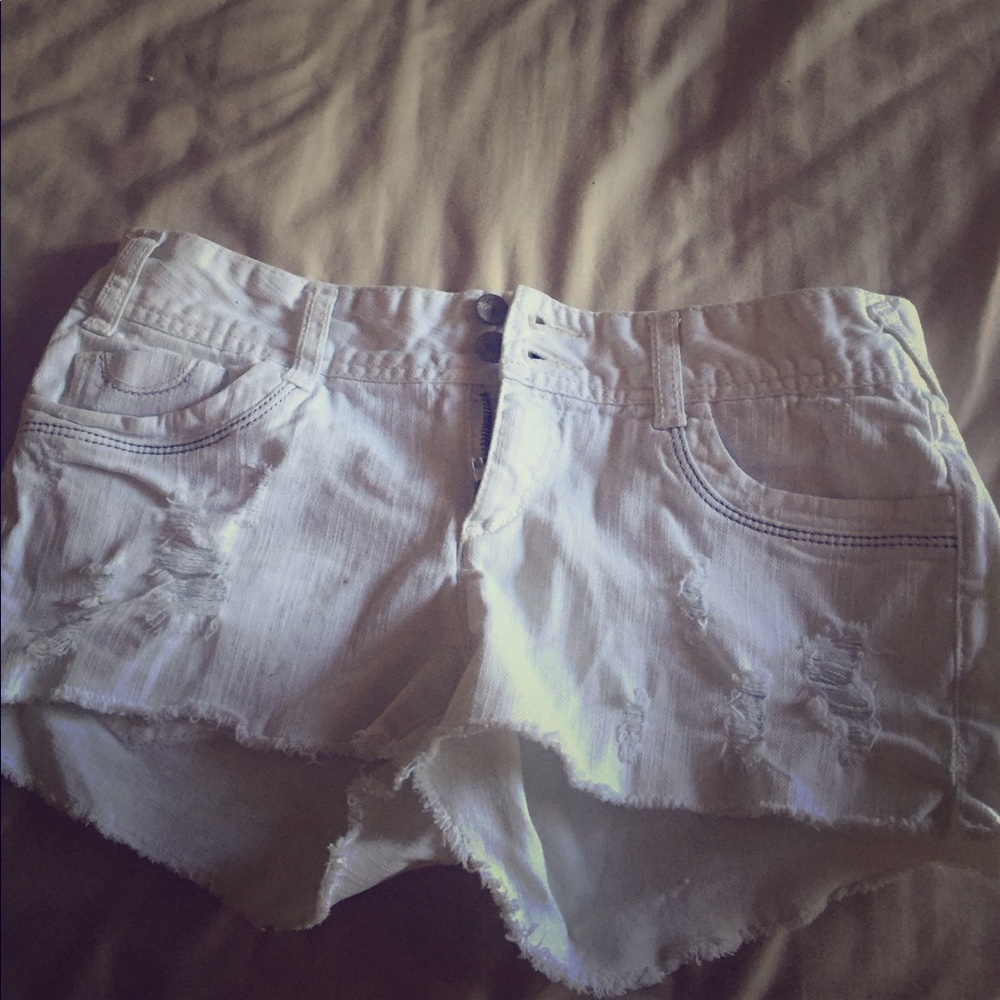 White distressed jean shorts