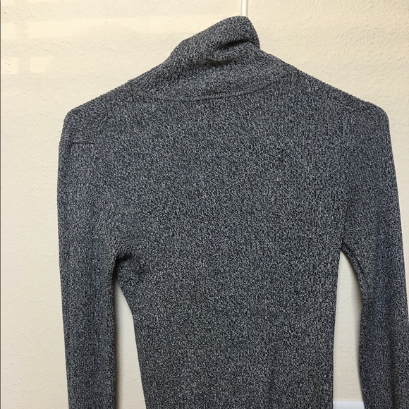 Gray turtle neck sweater - Picture 2 of 3