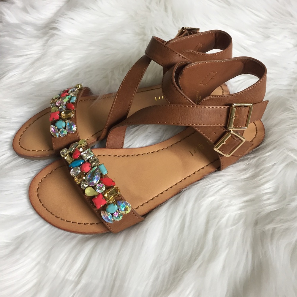 New never worn! Beaded tan sandal size 6.5