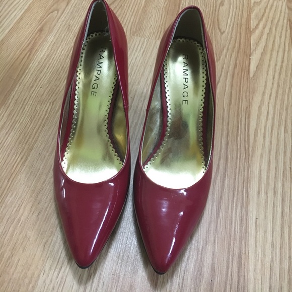 Red pointy toe heels - Picture 2 of 3