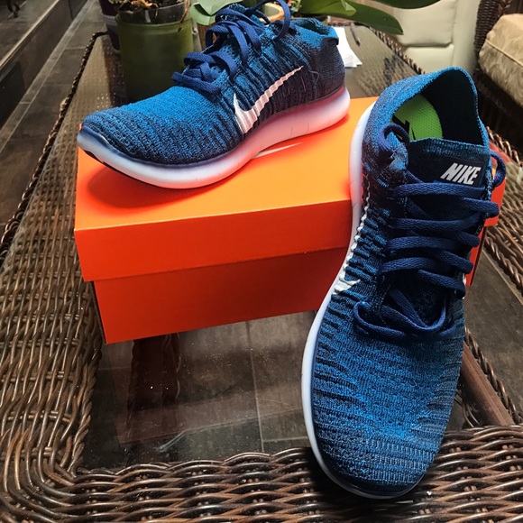 Nike Free RN Flyknit - Picture 2 of 7