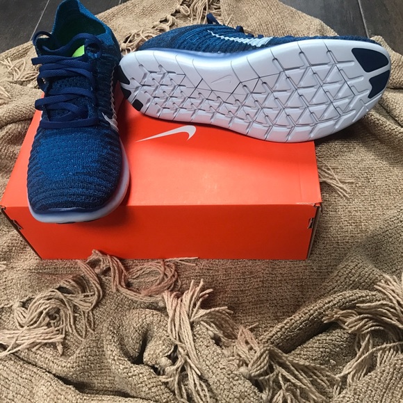 Nike Free RN Flyknit - Picture 3 of 7