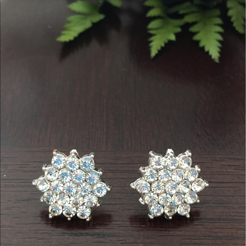 Crystal star studs - Picture 1 of 3