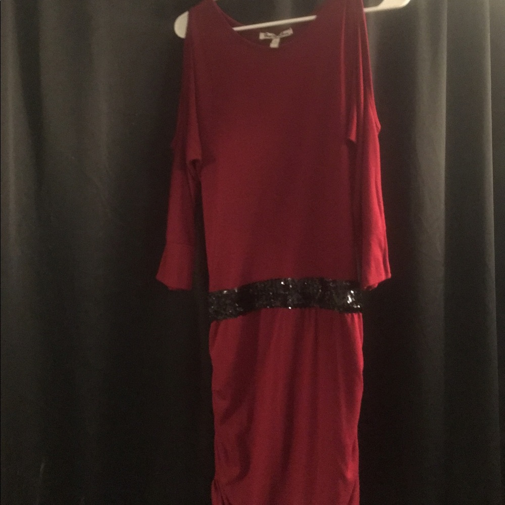 Cold shoulder 3/4 sleeve midi dress