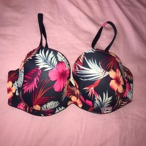 Brand new VS PINK lightly lined bra