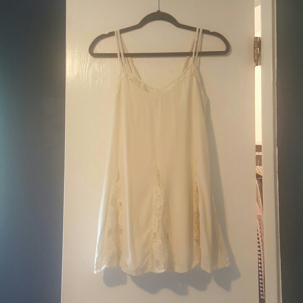 WHITE LACE DETAILED MINI DRESS