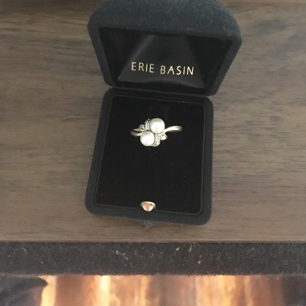 Beautiful pearl ring