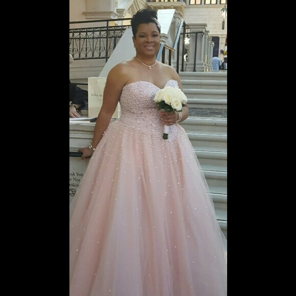 Gown - Picture 1 of 1