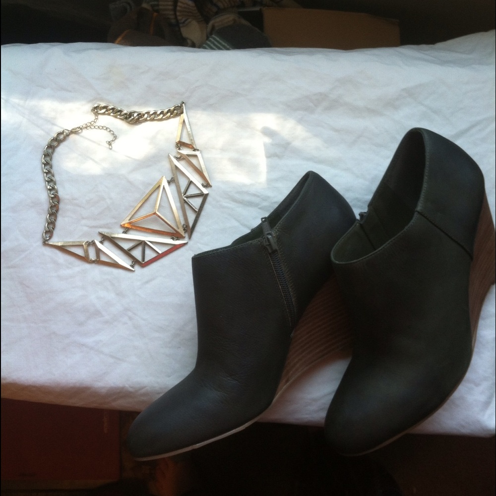 Dark green leather booties with wedge heel - Picture 3 of 4