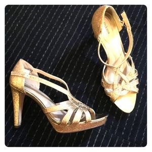 Size 10 style and co. Platform heels 3.5"