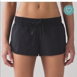 BLACK lululemon HOTTY HOT SHORTS