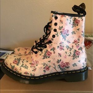 NEVER WORN Women's 1460 Pink Rose Dr. Martens
