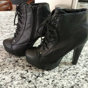 Wild diva chunk heel ankle boots