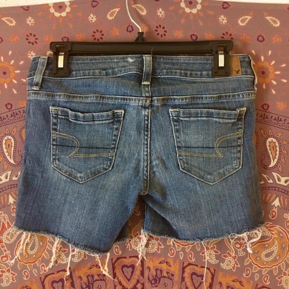 American Eagle shorts! Size 2 - Picture 2 of 2