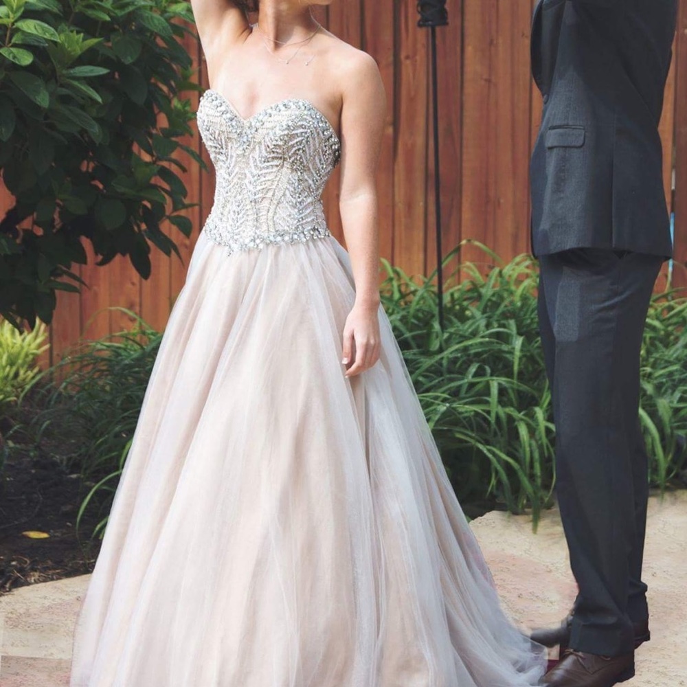 Prom/wedding dress only worn once!