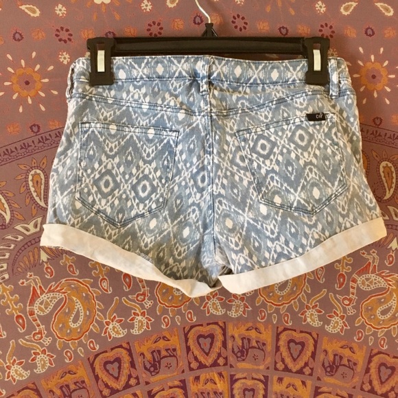 Patterned cuffed shorts! Size 27 - Picture 2 of 2