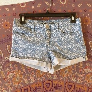 Patterned cuffed shorts! Size 27