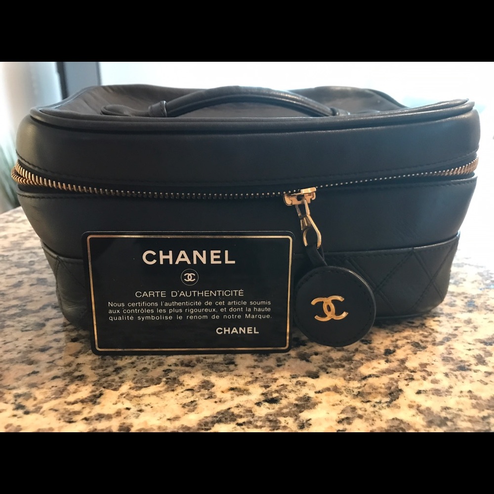 🔥SOLD🔥Chanel Lambskin Cosmetic Case