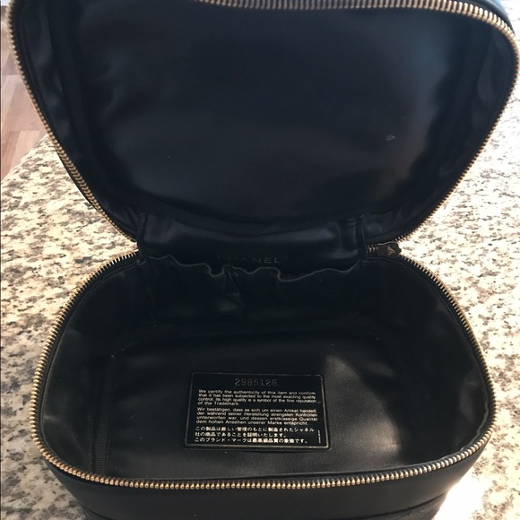 🔥SOLD🔥Chanel Lambskin Cosmetic Case - Picture 2 of 4