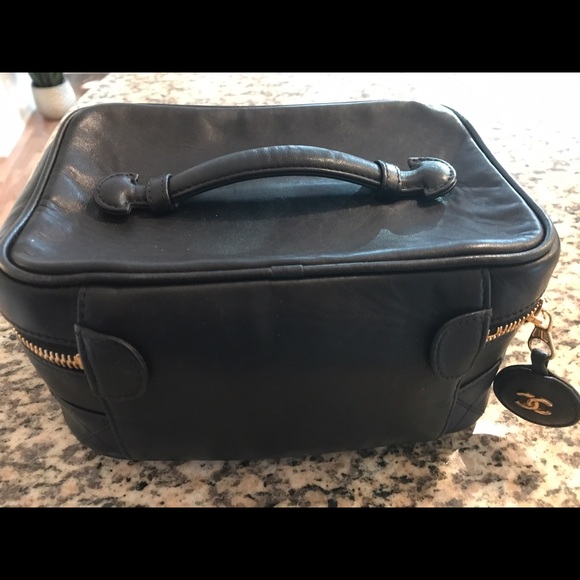 🔥SOLD🔥Chanel Lambskin Cosmetic Case - Picture 4 of 4