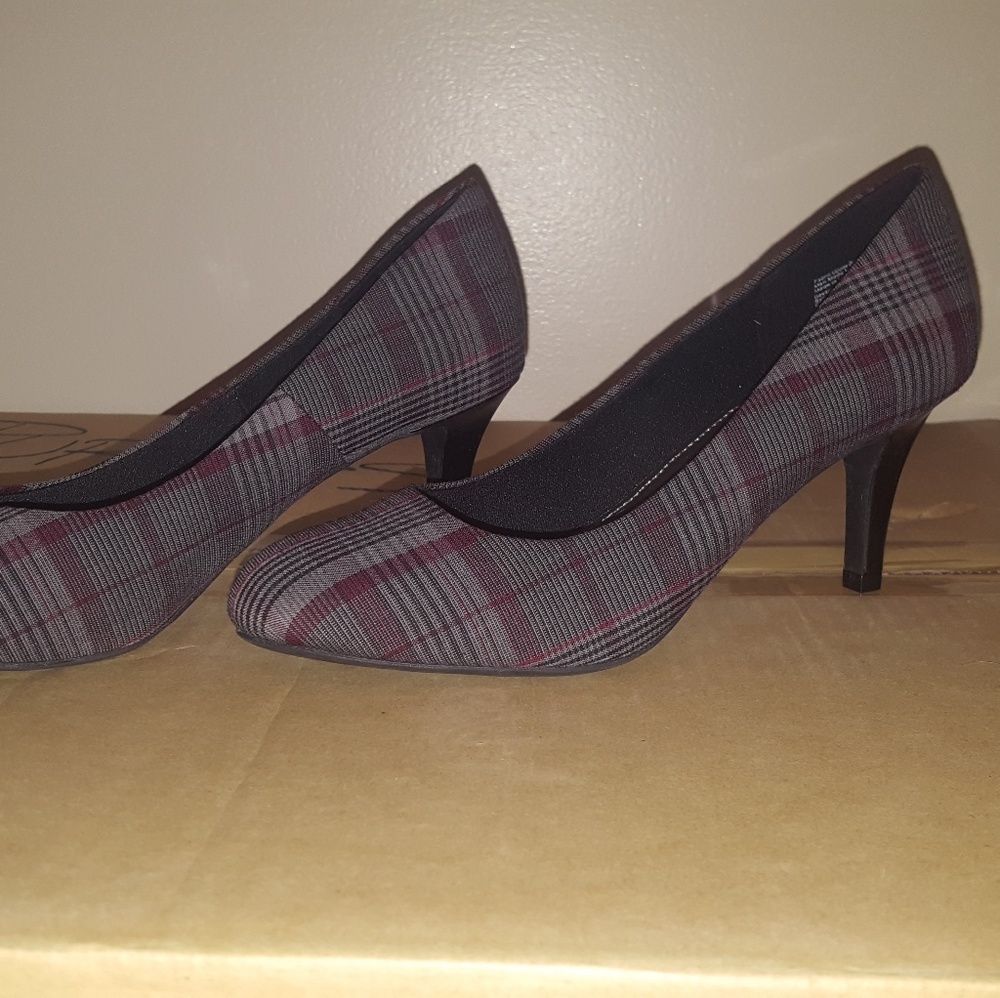 Women's Round Toe Pump Plaid
