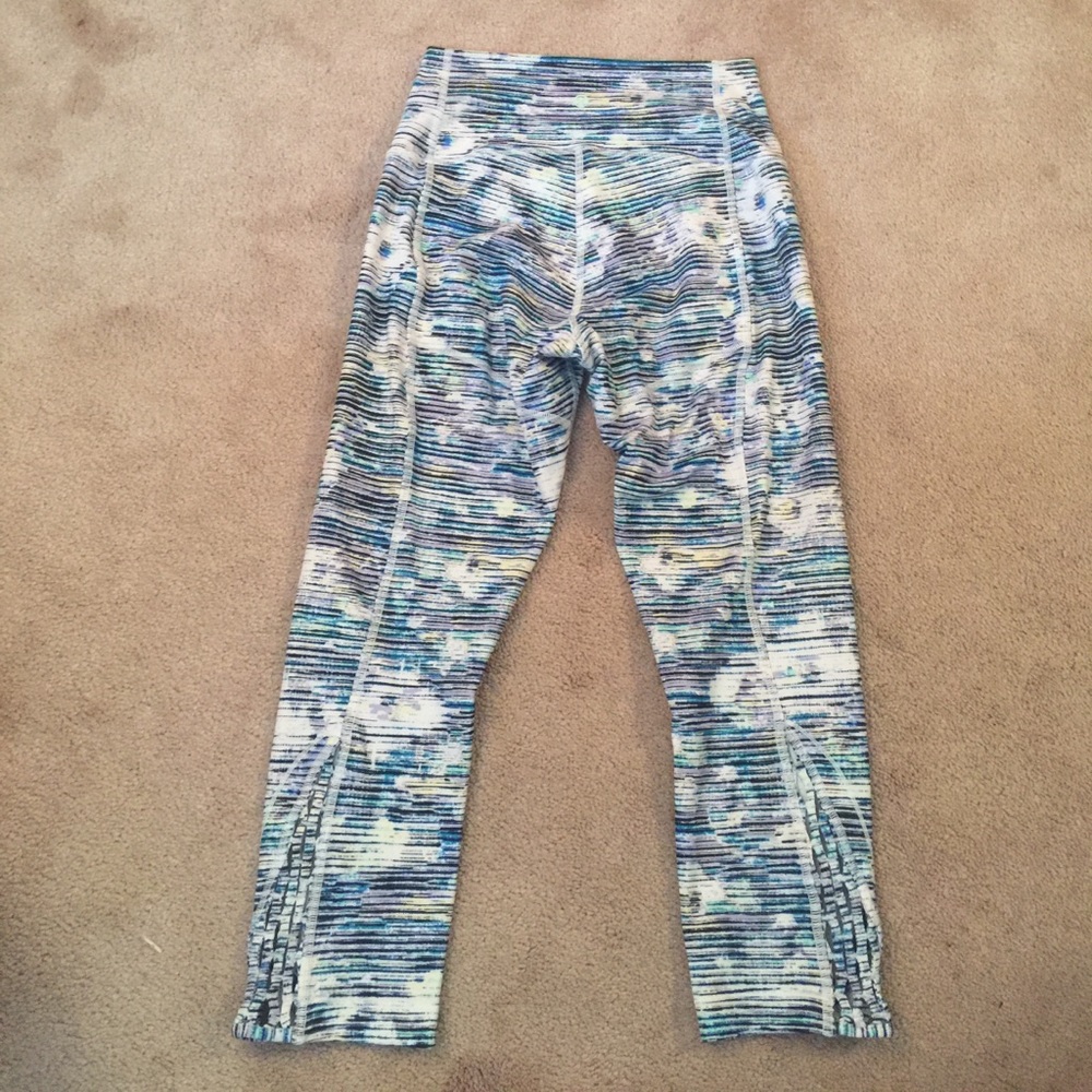 Lululemon blurry belle crops