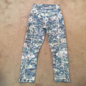 Lululemon blurry belle crops