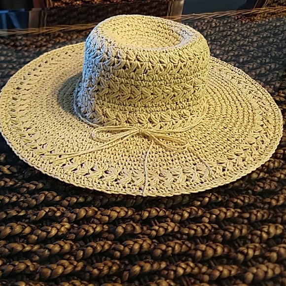 AUGUS To brimmed hat - Picture 1 of 3