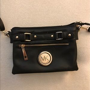 MICHAEL KORS CROSS BODY
