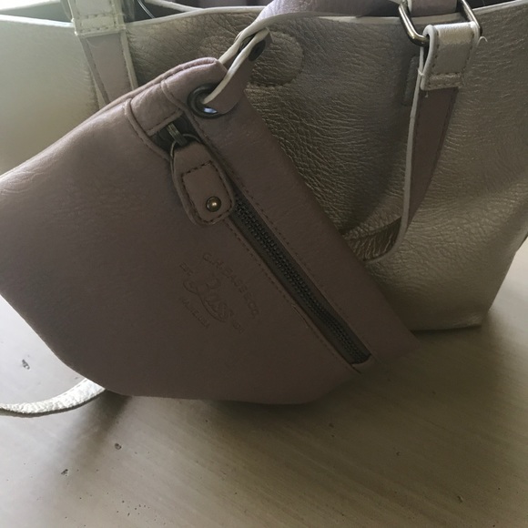 G.H. Bass Co. 2 in 1 reversible women's purse - Picture 5 of 6