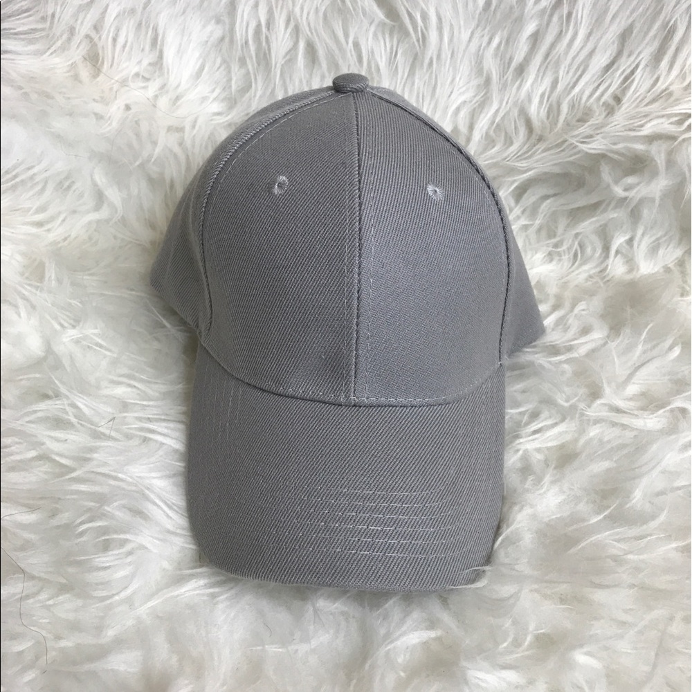 Grey Baseball Cap ⚾️☑️