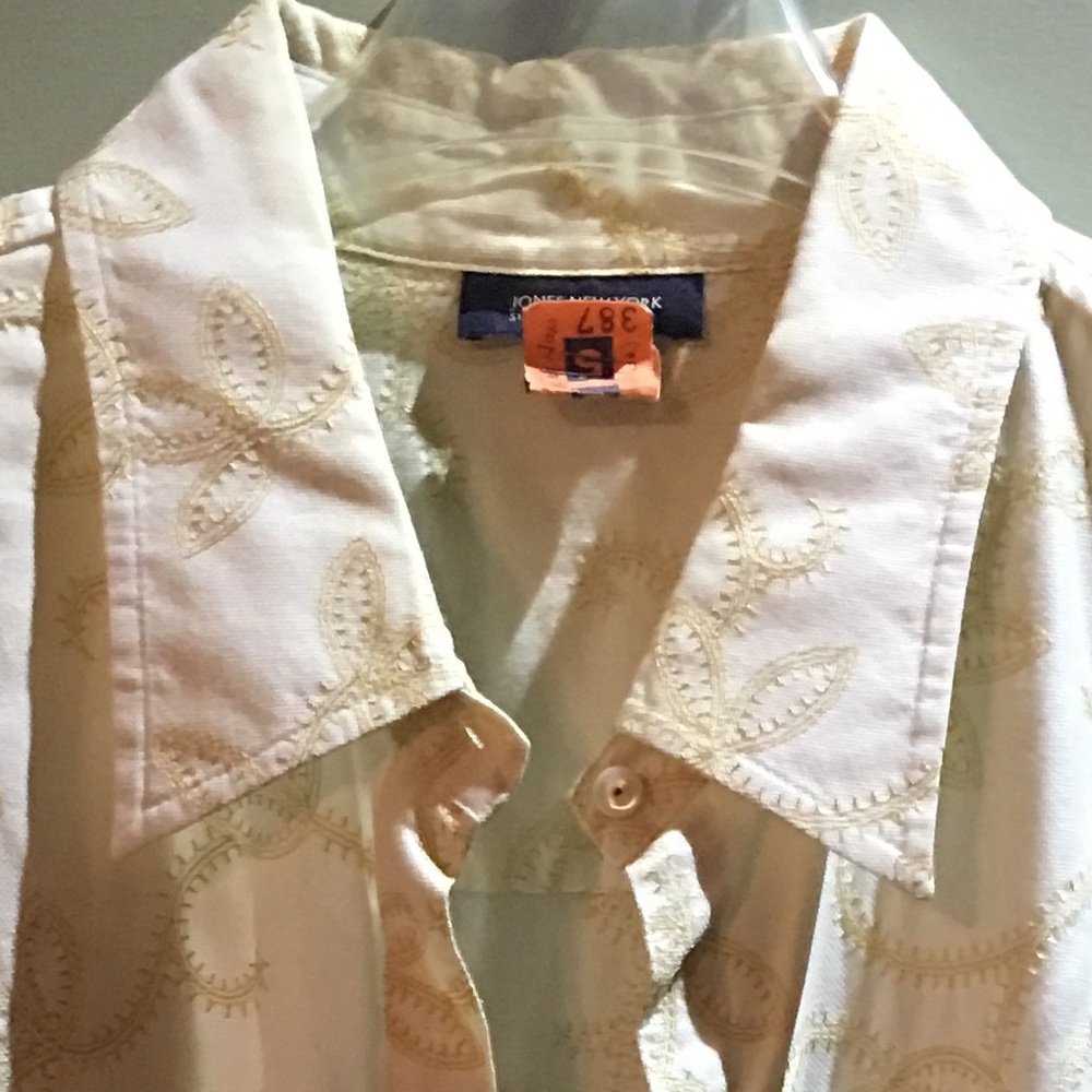 Jones New York Signature, gold embroidered shirt