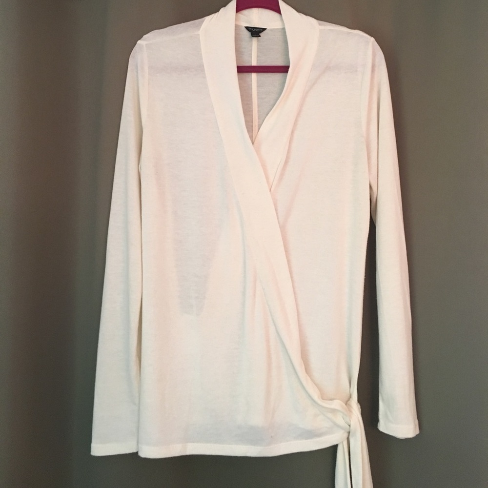 Gorgeous criss cross sweater