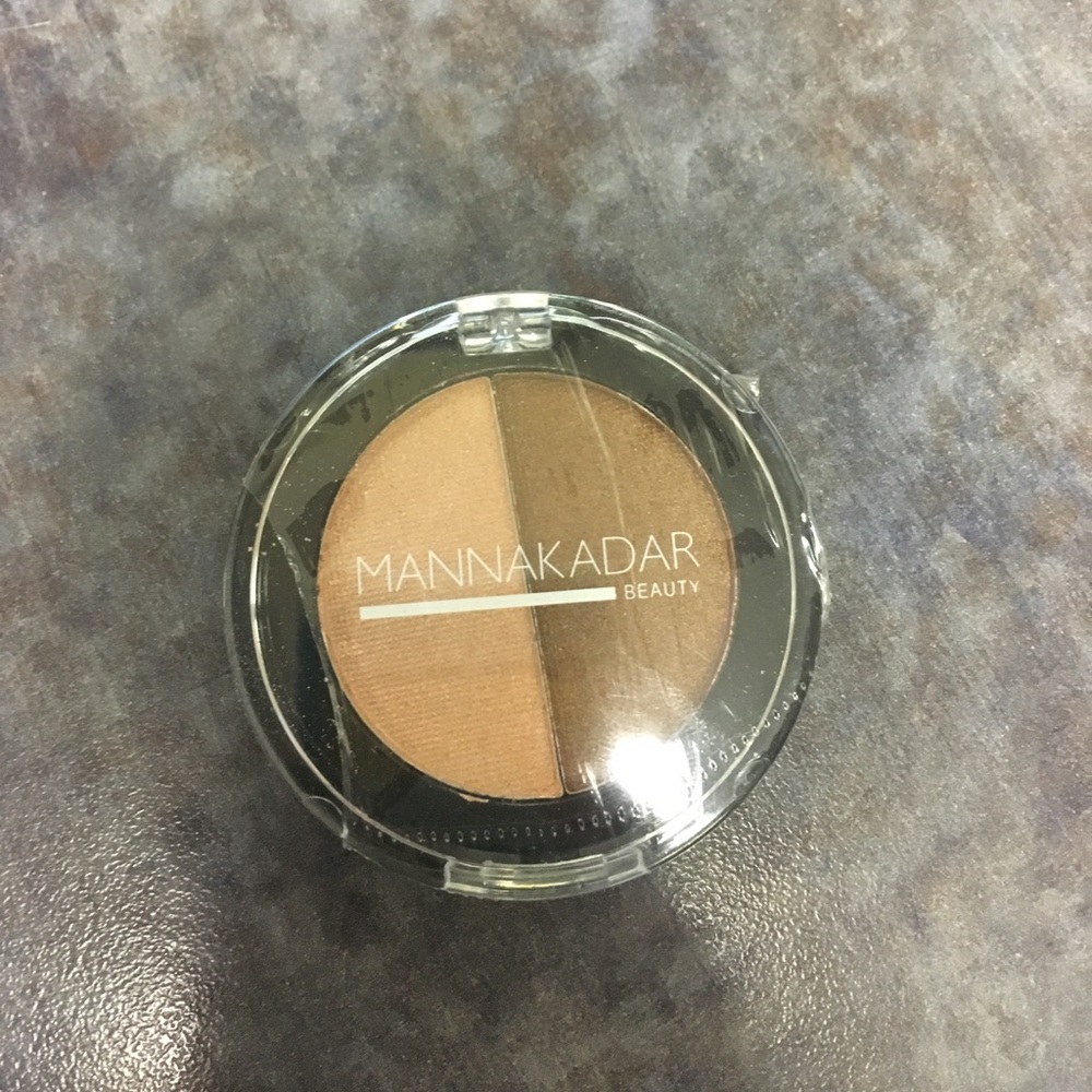 Mannakadar. Highlighter / Bronzer duo.