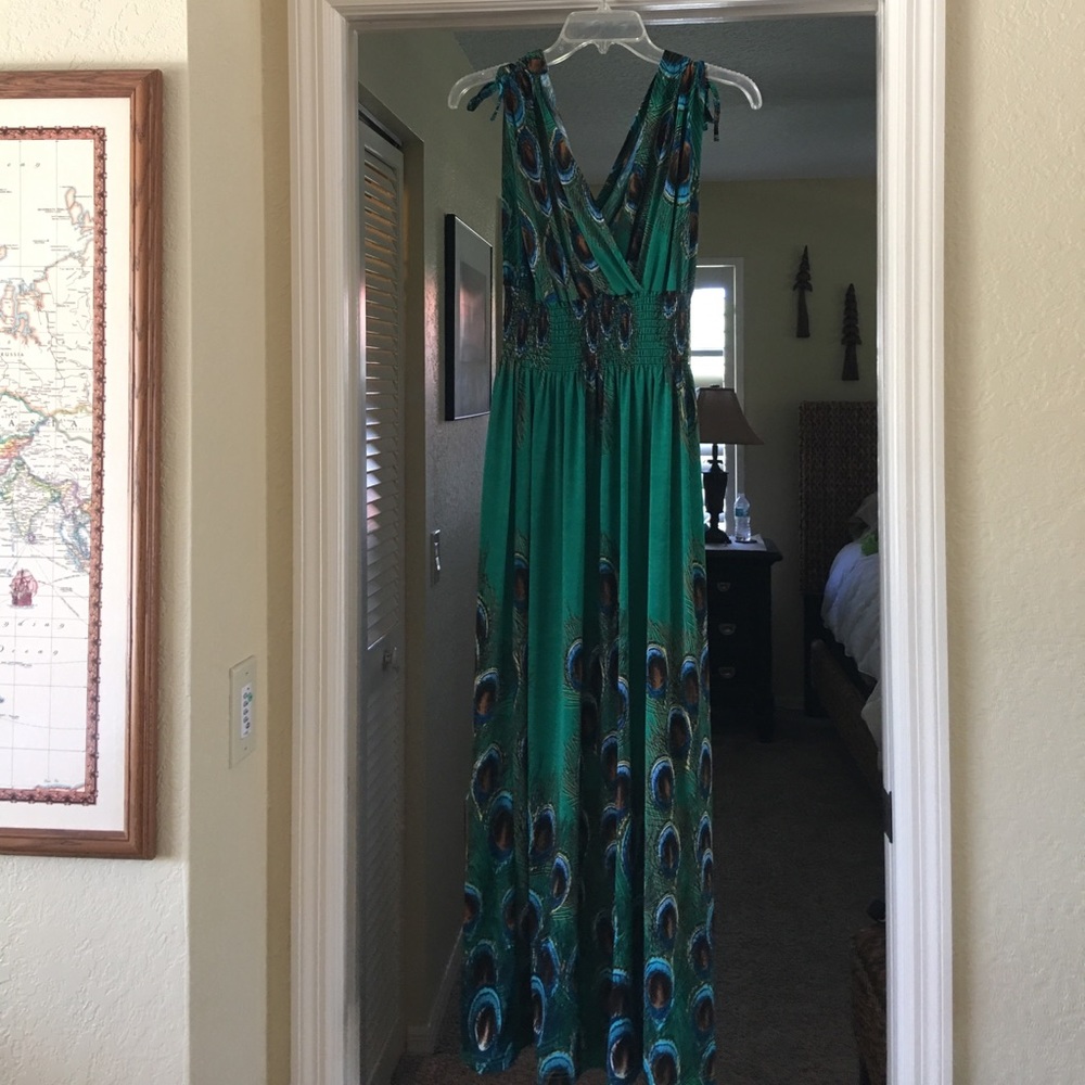 Beautiful sleeveless summer maxi dress.