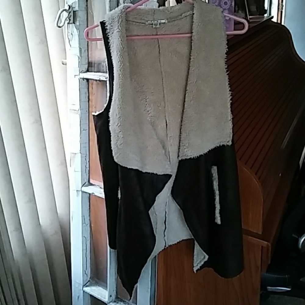 Soft lining sleeveless jacket