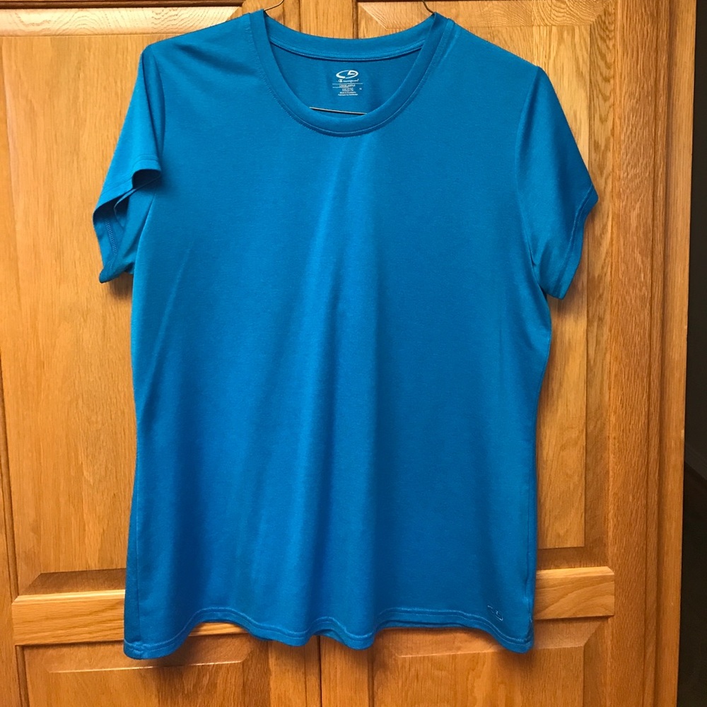 Champion Tee XXL. Perfect for Workouts!