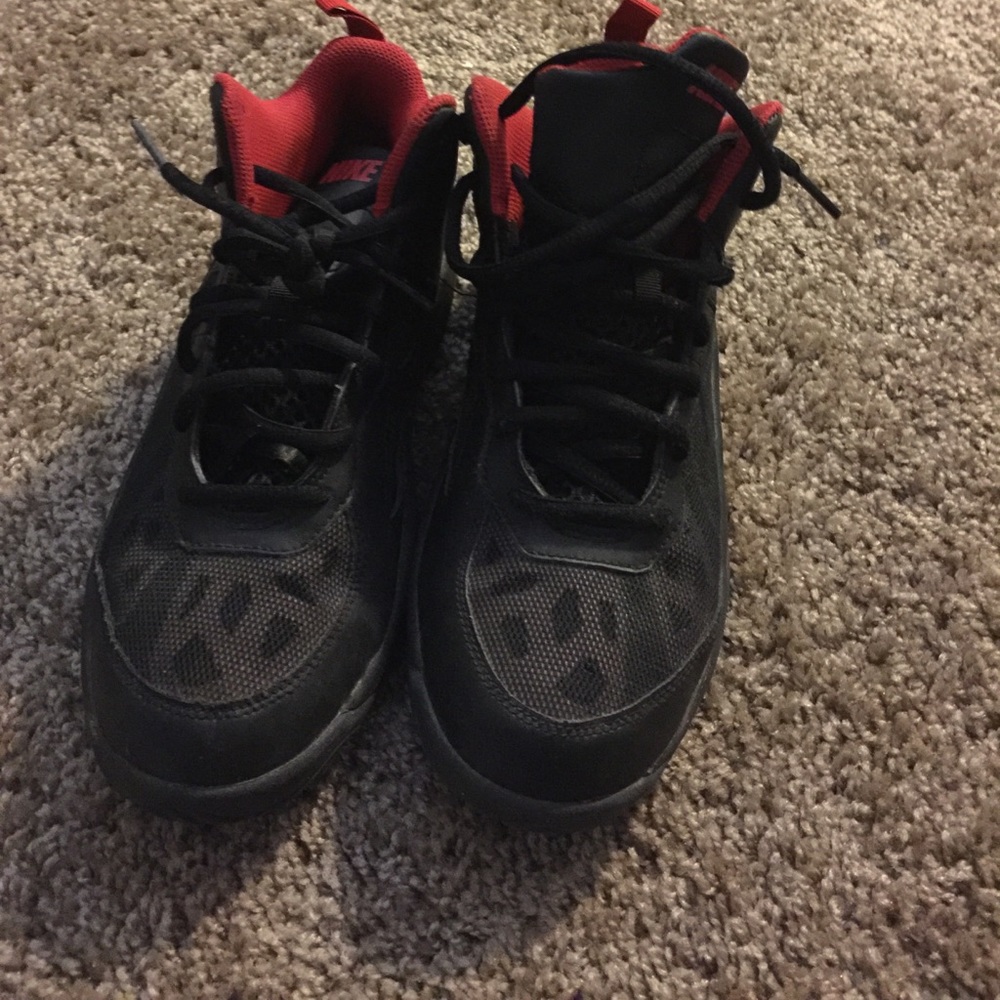 Basketball shoes