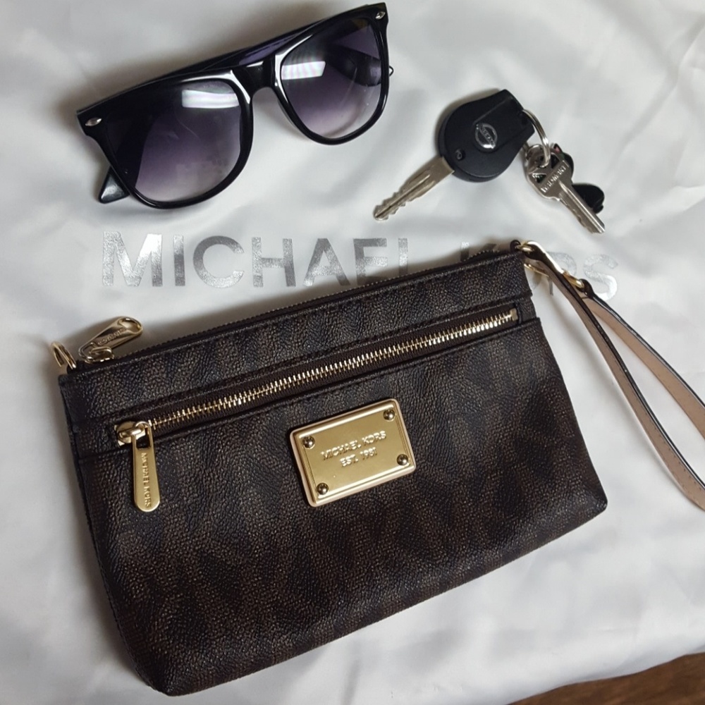Michael kors large wristlet