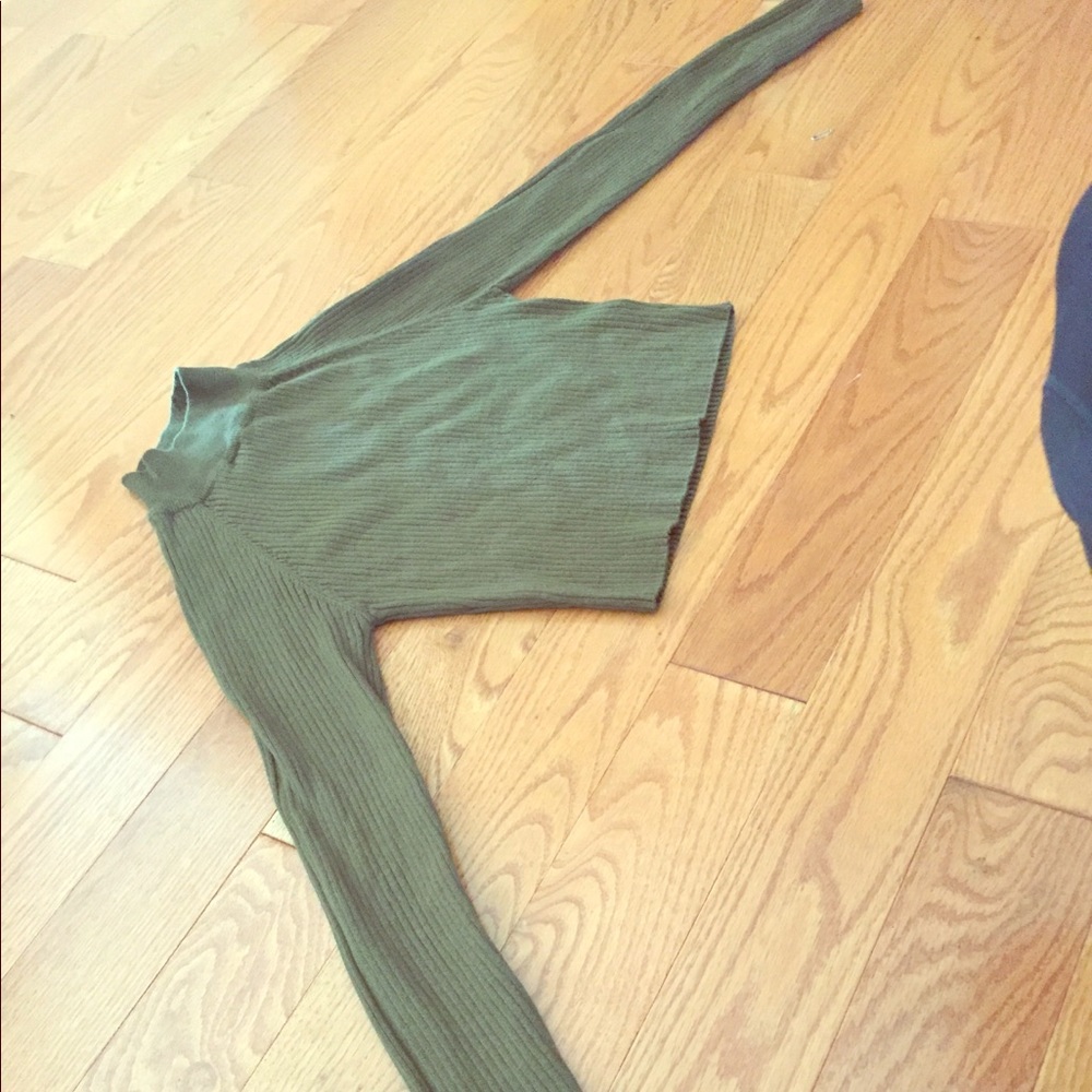 Crop long sleeve sweater