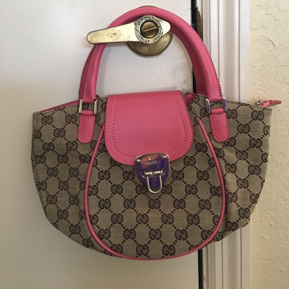 Vintage authentic Gucci small bag.