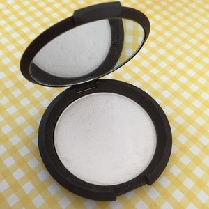 Becca Shimmering Skin Perfecter Pressed in Pearl