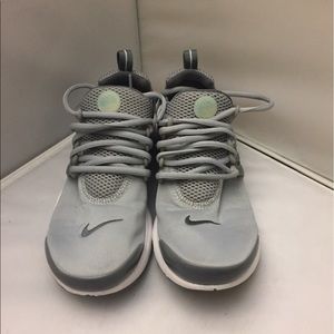 Nike Presto - Grey - EUC - 7Y Running Sneaker