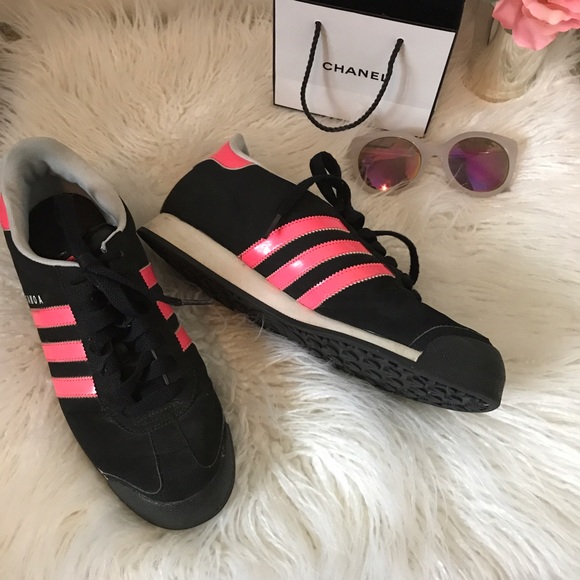 hot pink and black adidas shoes