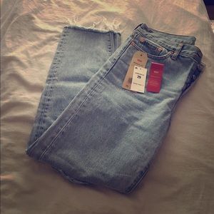 Size 29 Levi Wedgie Fit Jean