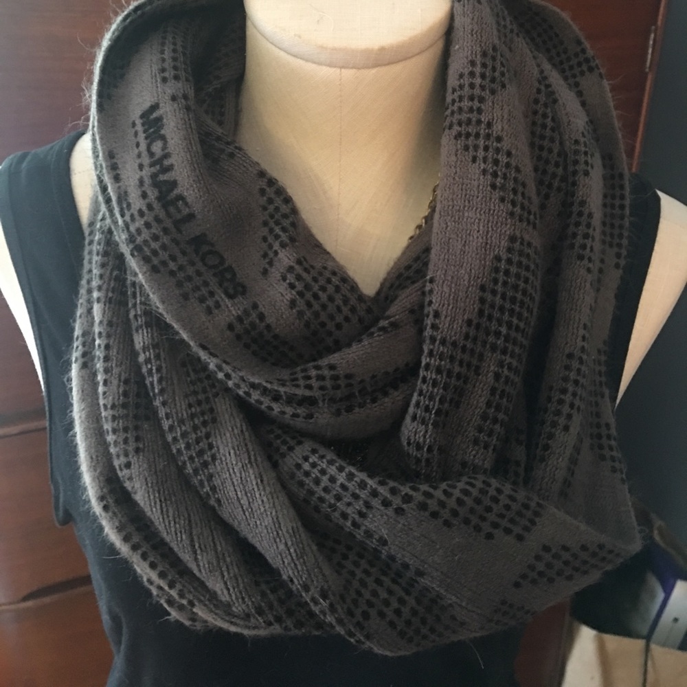 Michael kors infinity scarf