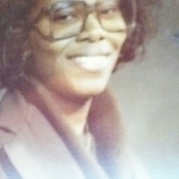 Meet your Posher, Jennifer - Picture 1 of 1