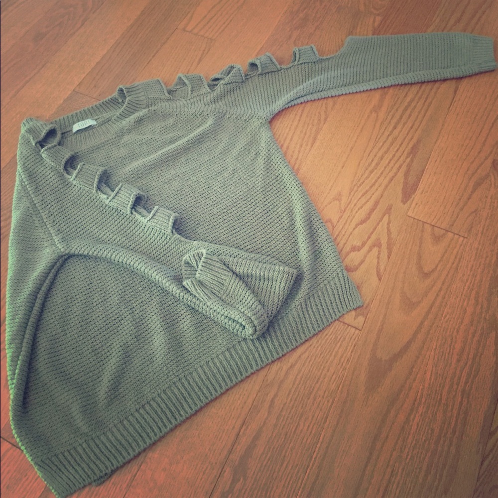 Long-sleeve comfortable sweater