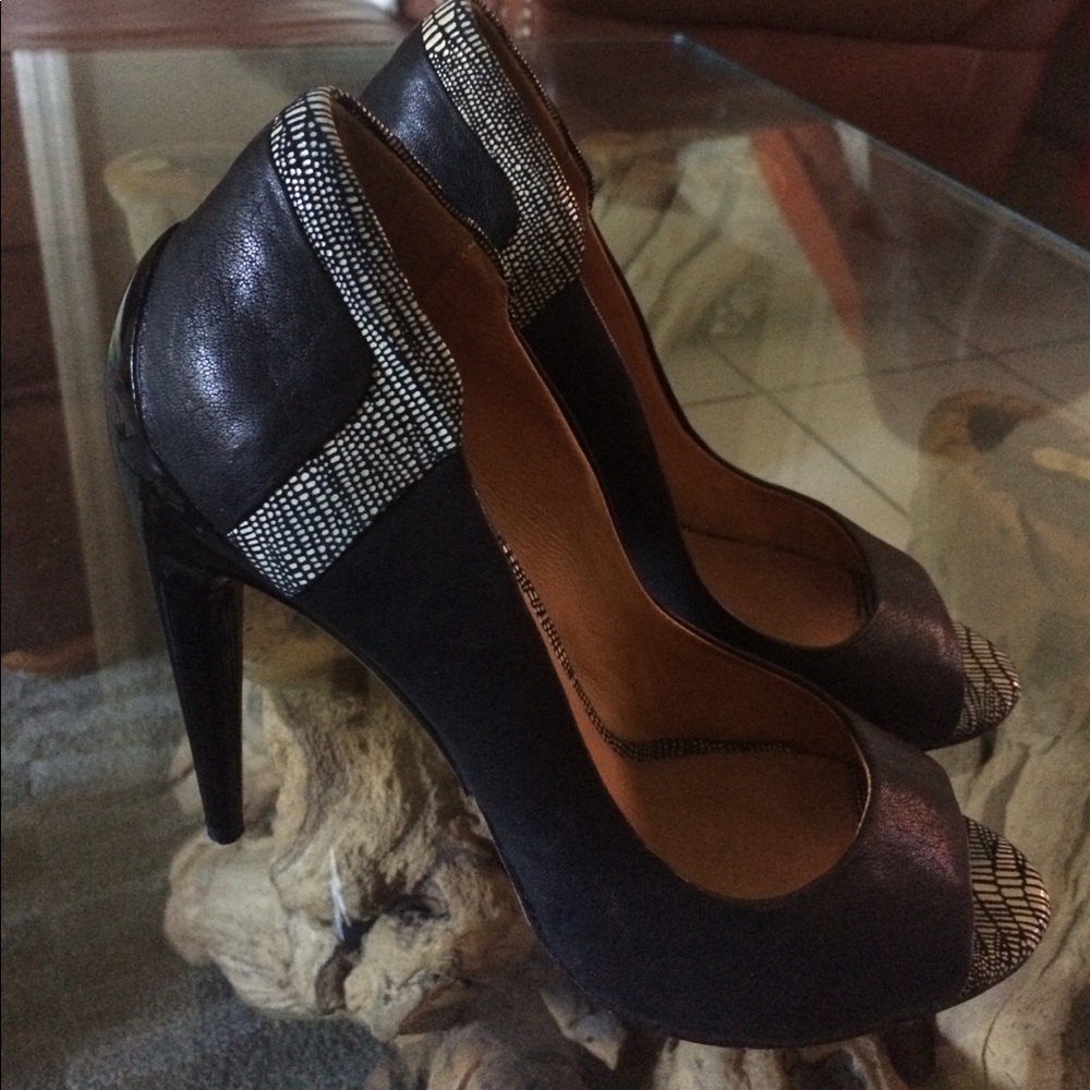 L.A.M.B. High Heel Peep Toe Shoes Size 8 1/2