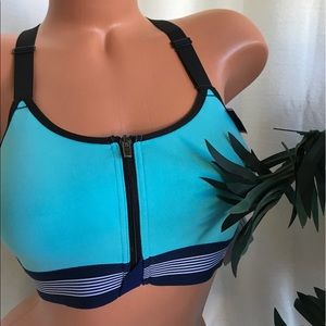 NWT VS KNOCKOUT WIRELESS FRONT CLOSE SPORTS BRA